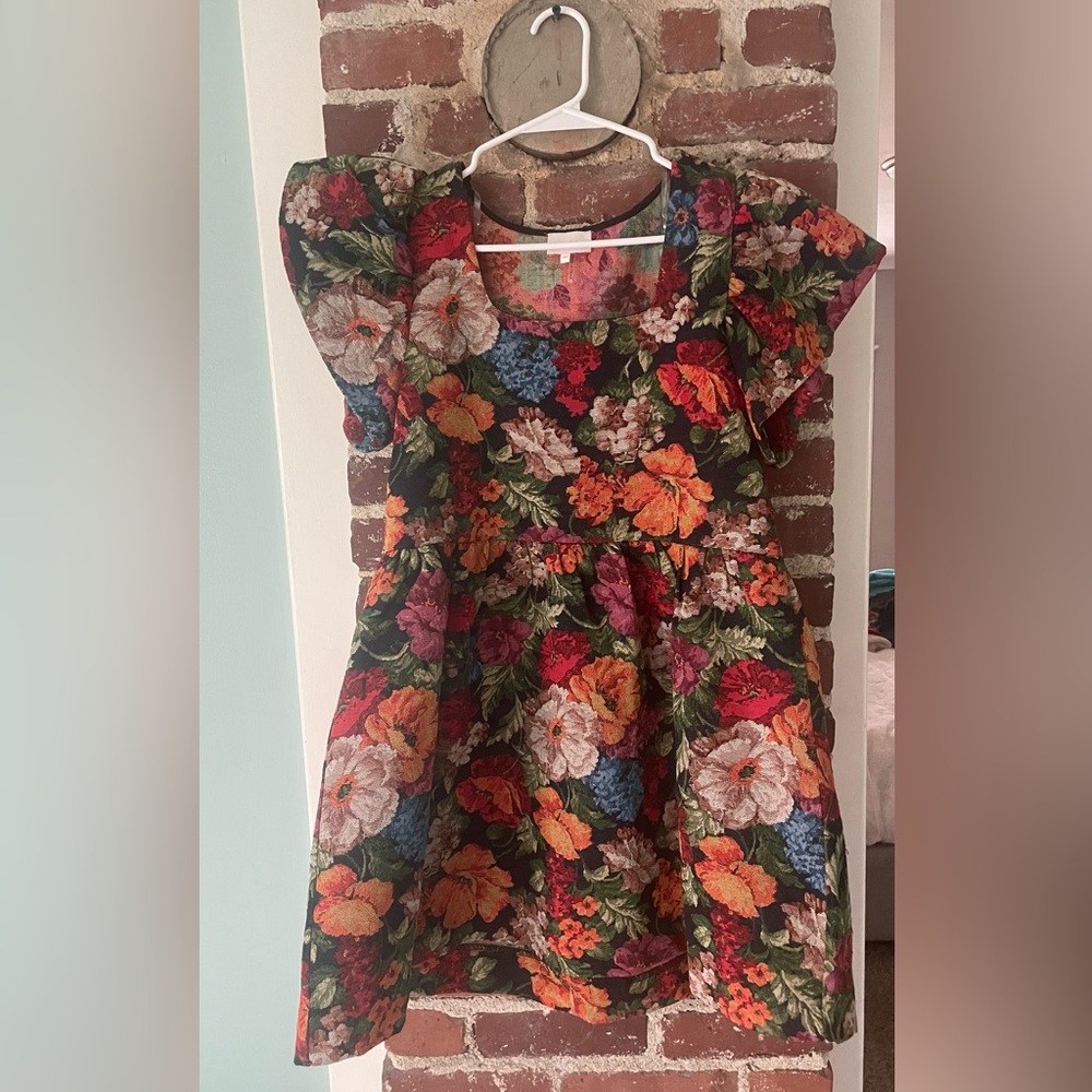 Beautiful floral 🌸🌺🌹jacquard dress.